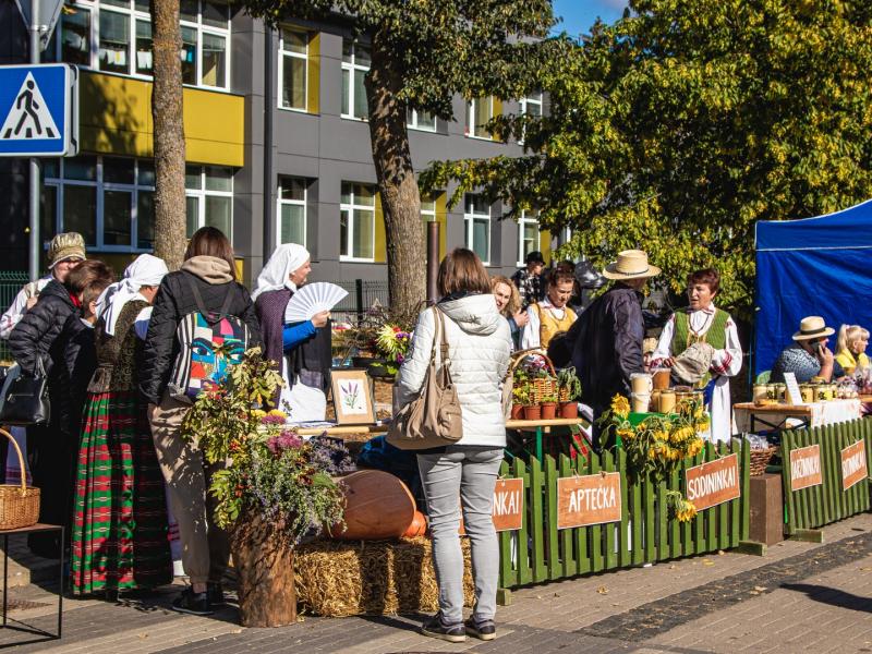 Rudens šventė „SENAME JONŲ DVARE"