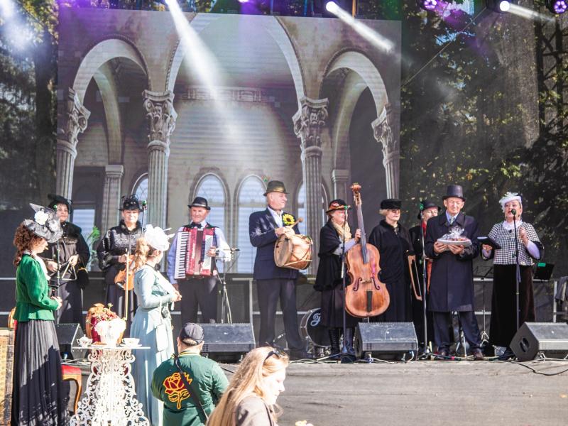 Rudens šventė „SENAME JONŲ DVARE"