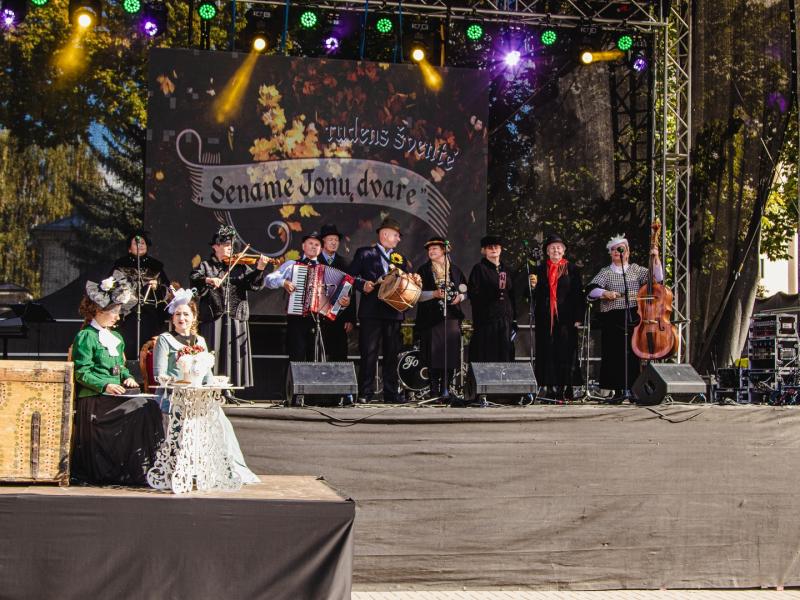 Rudens šventė „SENAME JONŲ DVARE"
