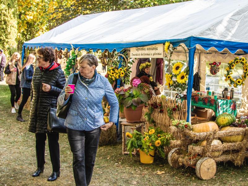 Rudens šventė „SENAME JONŲ DVARE"
