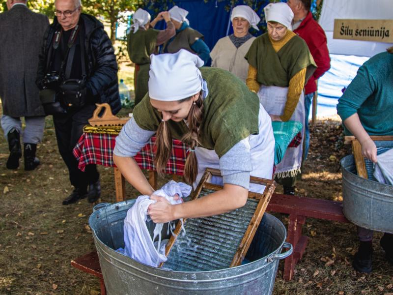 Rudens šventė „SENAME JONŲ DVARE"