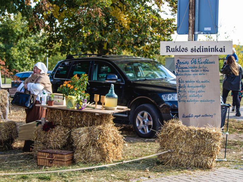 Rudens šventė „SENAME JONŲ DVARE"