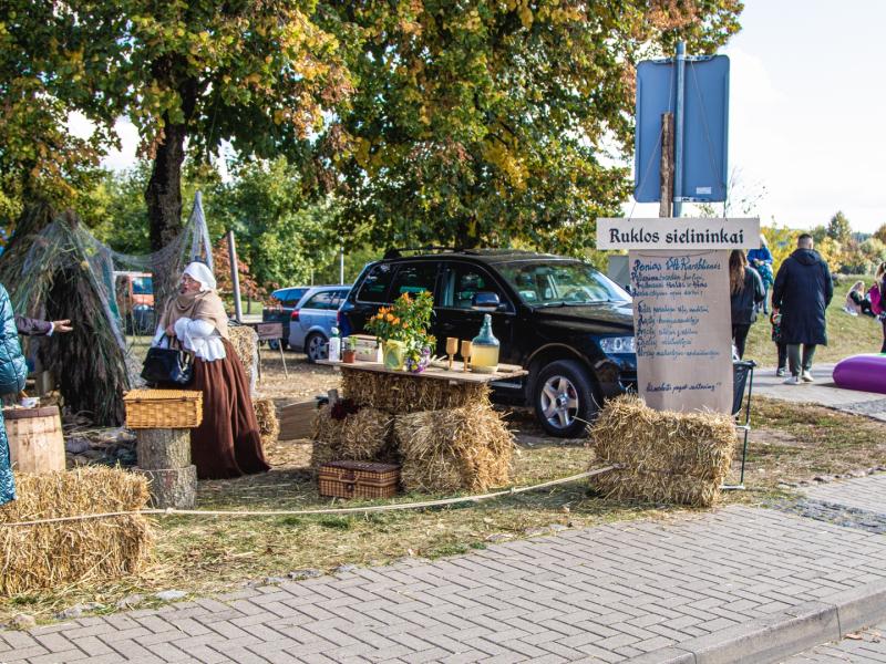 Rudens šventė „SENAME JONŲ DVARE"