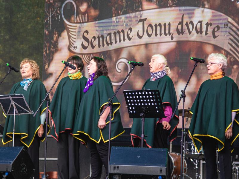 Rudens šventė „SENAME JONŲ DVARE"
