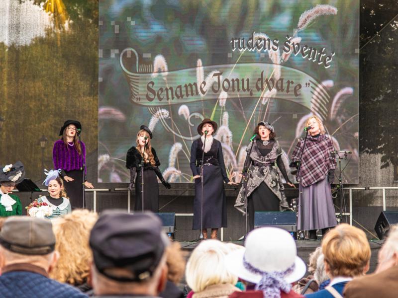 Rudens šventė „SENAME JONŲ DVARE"