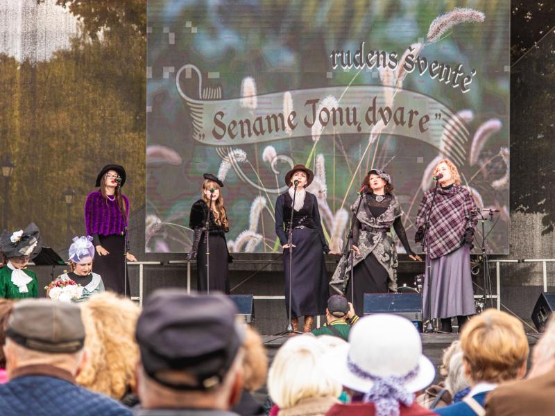 Rudens šventė „SENAME JONŲ DVARE"
