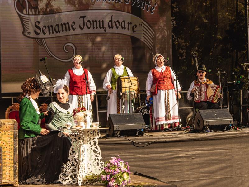Rudens šventė „SENAME JONŲ DVARE"