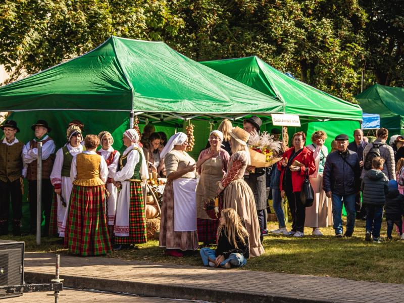 Rudens šventė „SENAME JONŲ DVARE"