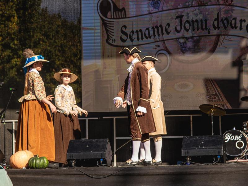 Rudens šventė „SENAME JONŲ DVARE"