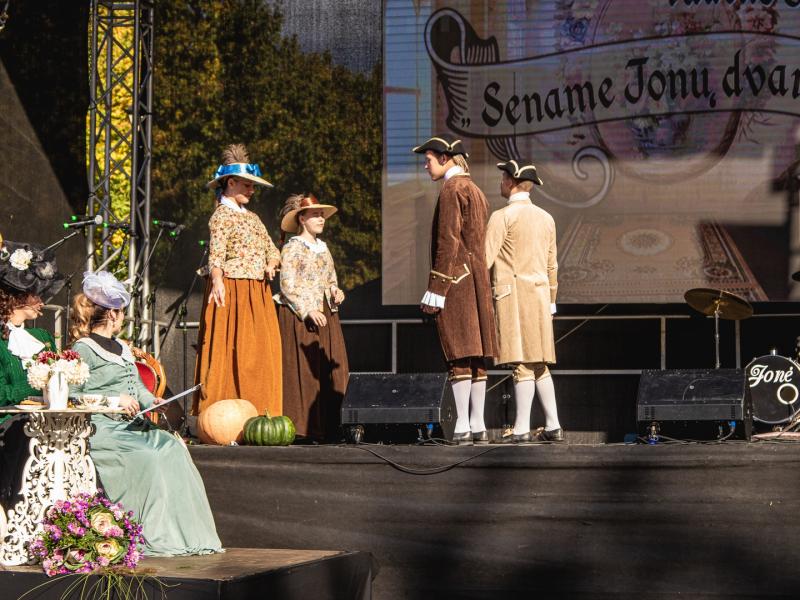 Rudens šventė „SENAME JONŲ DVARE"