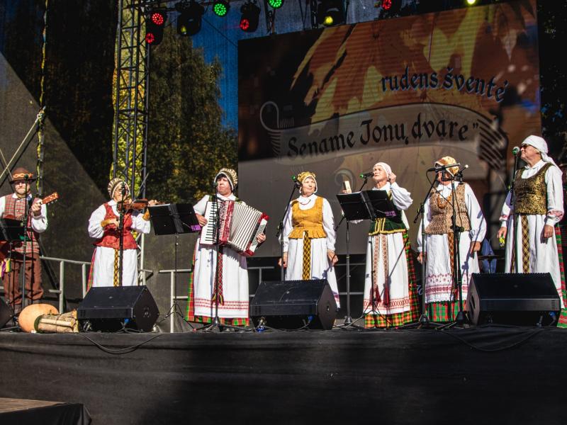 Rudens šventė „SENAME JONŲ DVARE"
