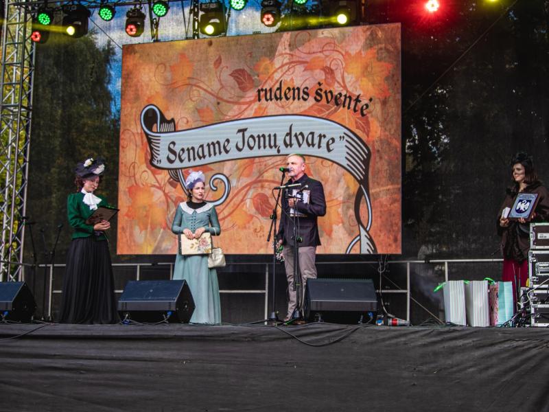 Rudens šventė „SENAME JONŲ DVARE"