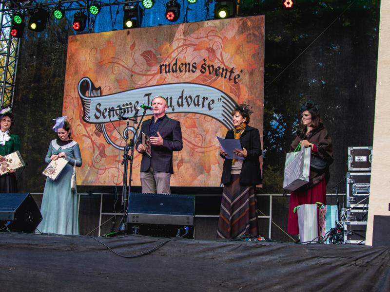 Rudens šventė „SENAME JONŲ DVARE"
