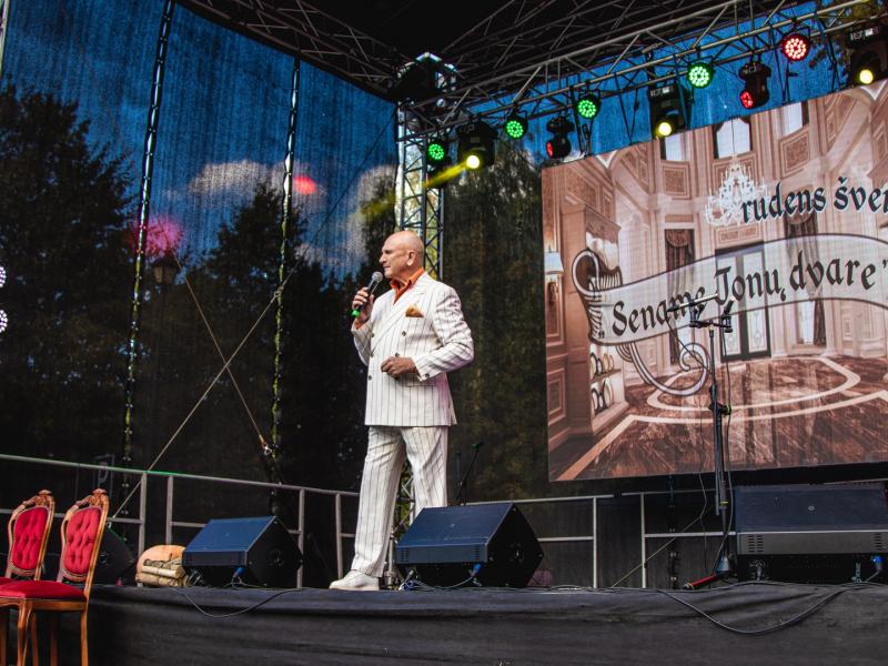 Rudens šventė „SENAME JONŲ DVARE"
