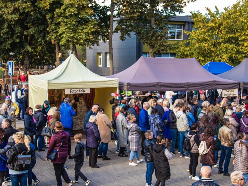 Rudens šventė „SENAME JONŲ DVARE"