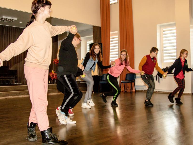 Projektas ,,Lygybės medis“ – laikas, kai meno galia gydo širdis