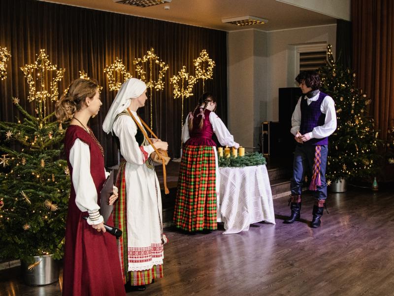  Adventinis vakaras „Žiedas žydi, leliumoj“ 