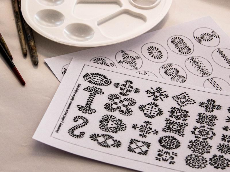 Kiaušinių marginimo dirbtuvės „Zuikių pasakos atgyja raštuose“