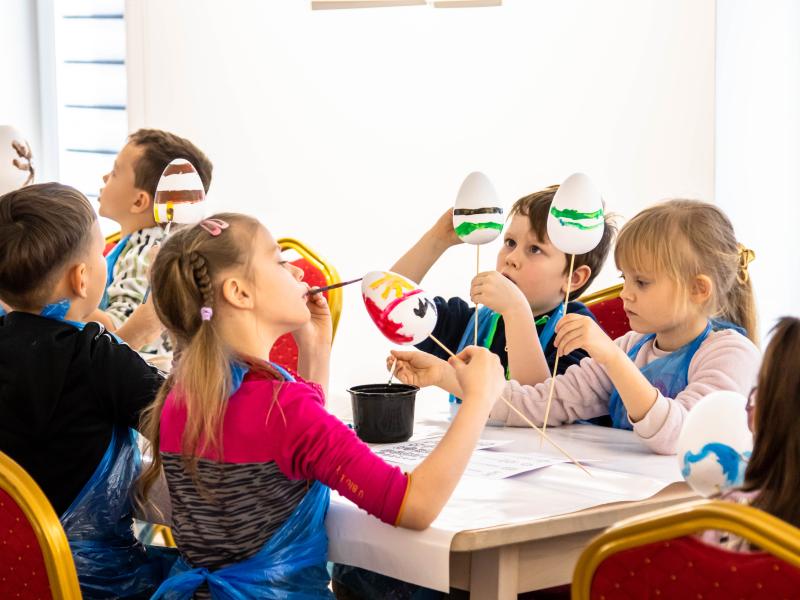 Kiaušinių marginimo dirbtuvės „Zuikių pasakos atgyja raštuose“