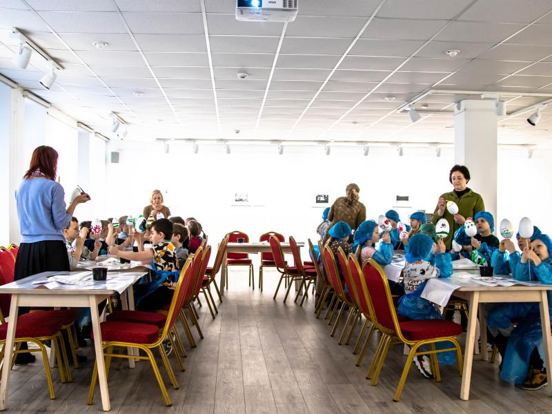 Kiaušinių marginimo dirbtuvės „Zuikių pasakos atgyja raštuose“