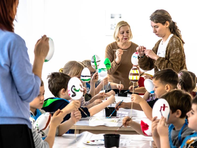 Kiaušinių marginimo dirbtuvės „Zuikių pasakos atgyja raštuose“