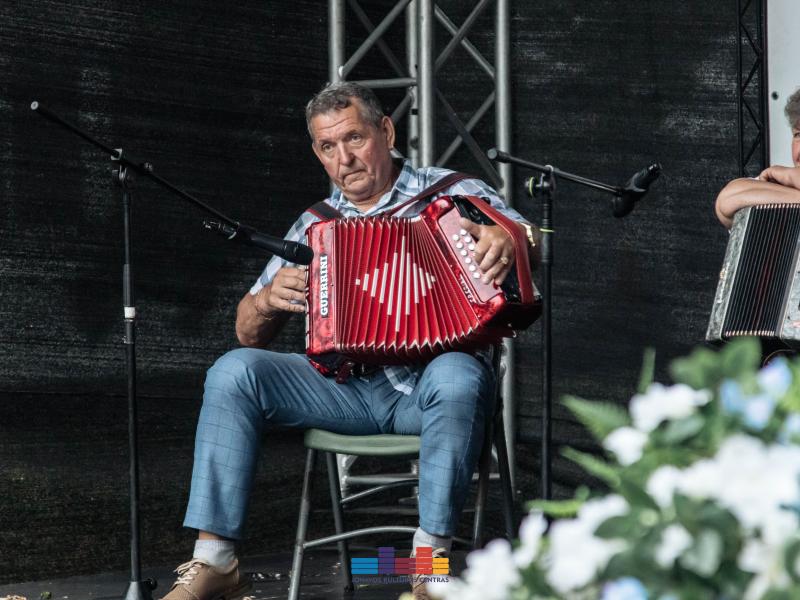 Respublikinėje armonikierių šventėje „Pas Jonus“ 