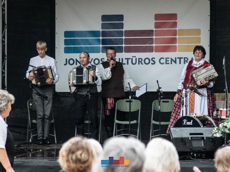 Respublikinėje armonikierių šventėje „Pas Jonus“ 