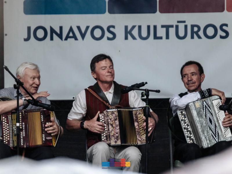 Respublikinėje armonikierių šventėje „Pas Jonus“ 