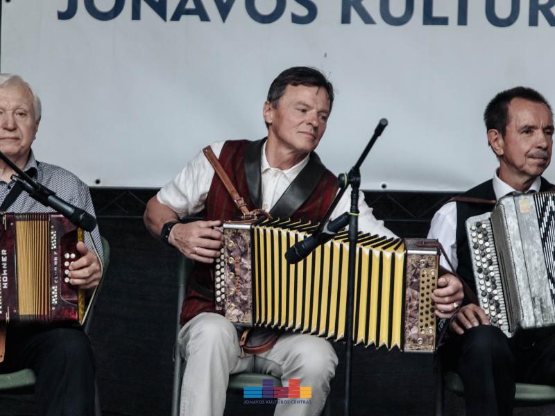Respublikinėje armonikierių šventėje „Pas Jonus“ 