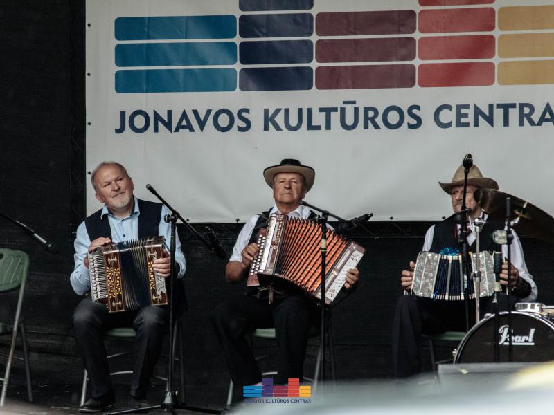 Respublikinėje armonikierių šventėje „Pas Jonus“ 