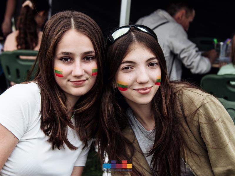 LIETUVOS KARALIAUS MINDAUGO KARŪNAVIMO IR TAUTIŠKOS GIESMĖS DIENA