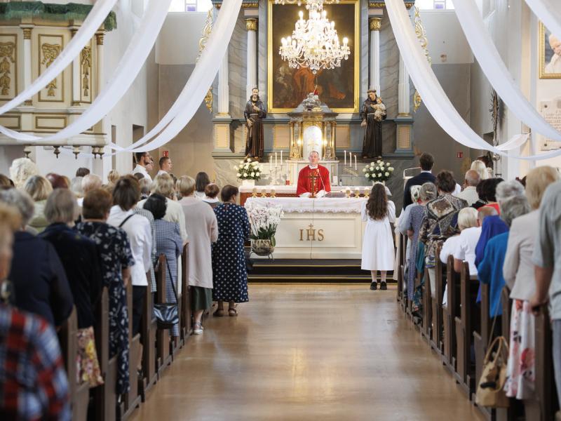 Jonavos Šv. Apaštalo Jokūbo bažnyčiai - 230 metų