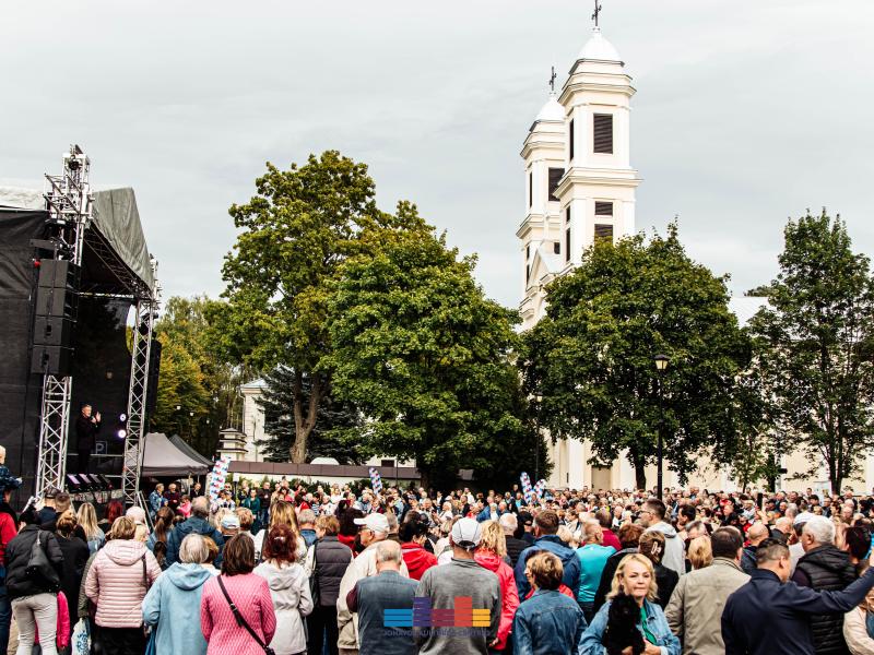  „Rudens šventė. MERGAUTINĖS GODOS JONAVOS TRAKTIERIUJE“