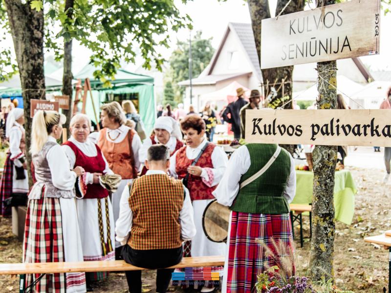 „Rudens šventė. MERGAUTINĖS GODOS JONAVOS TRAKTIERIUJE“