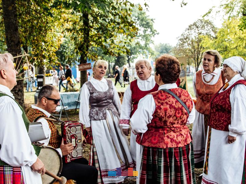  „Rudens šventė. MERGAUTINĖS GODOS JONAVOS TRAKTIERIUJE“