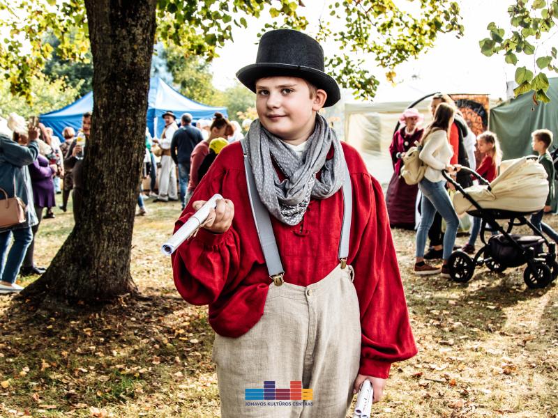  „Rudens šventė. MERGAUTINĖS GODOS JONAVOS TRAKTIERIUJE“