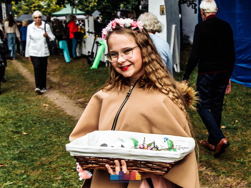  „Rudens šventė. MERGAUTINĖS GODOS JONAVOS TRAKTIERIUJE“