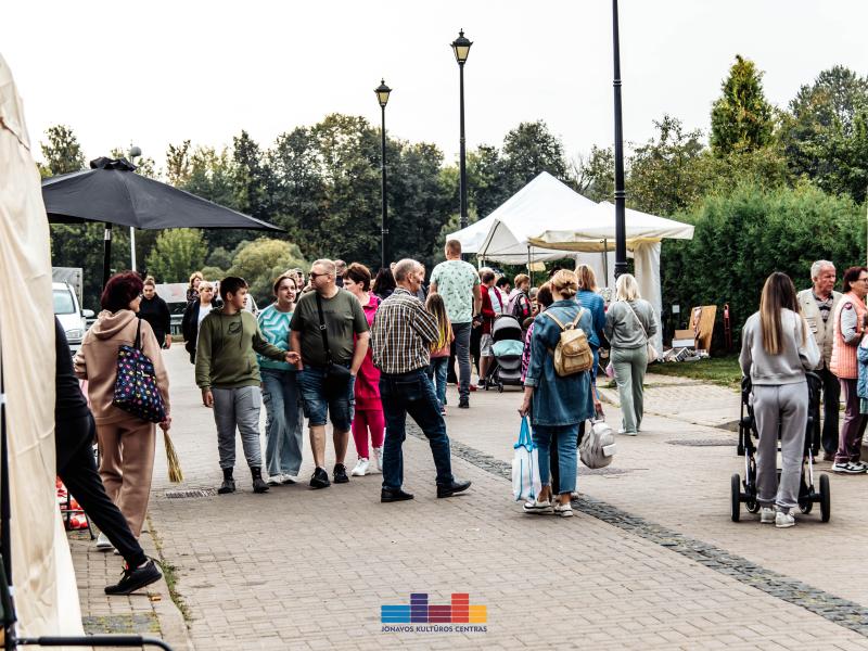  „Rudens šventė. MERGAUTINĖS GODOS JONAVOS TRAKTIERIUJE“