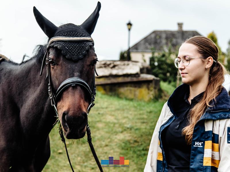  „Rudens šventė. MERGAUTINĖS GODOS JONAVOS TRAKTIERIUJE“