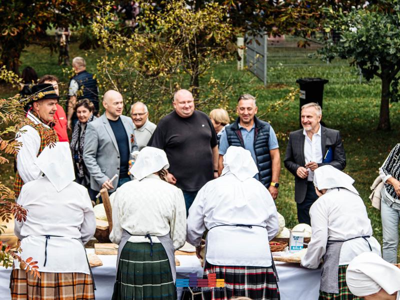  „Rudens šventė. MERGAUTINĖS GODOS JONAVOS TRAKTIERIUJE“