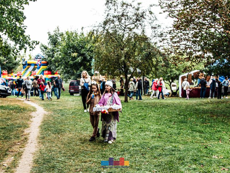  „Rudens šventė. MERGAUTINĖS GODOS JONAVOS TRAKTIERIUJE“