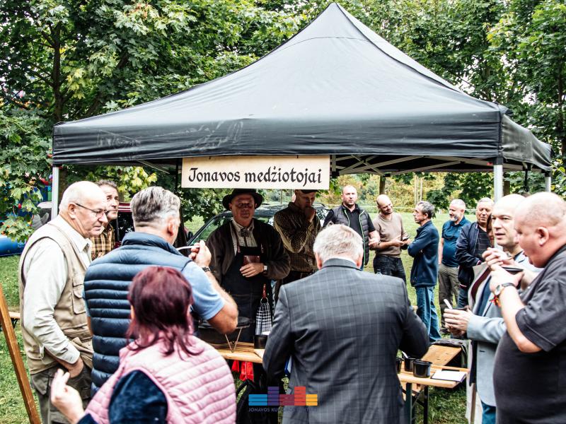  „Rudens šventė. MERGAUTINĖS GODOS JONAVOS TRAKTIERIUJE“