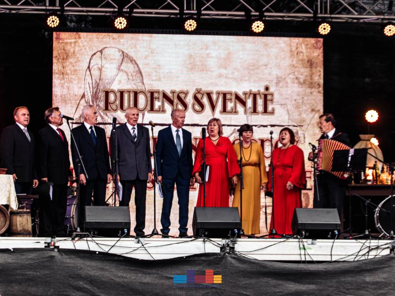  „Rudens šventė. MERGAUTINĖS GODOS JONAVOS TRAKTIERIUJE“