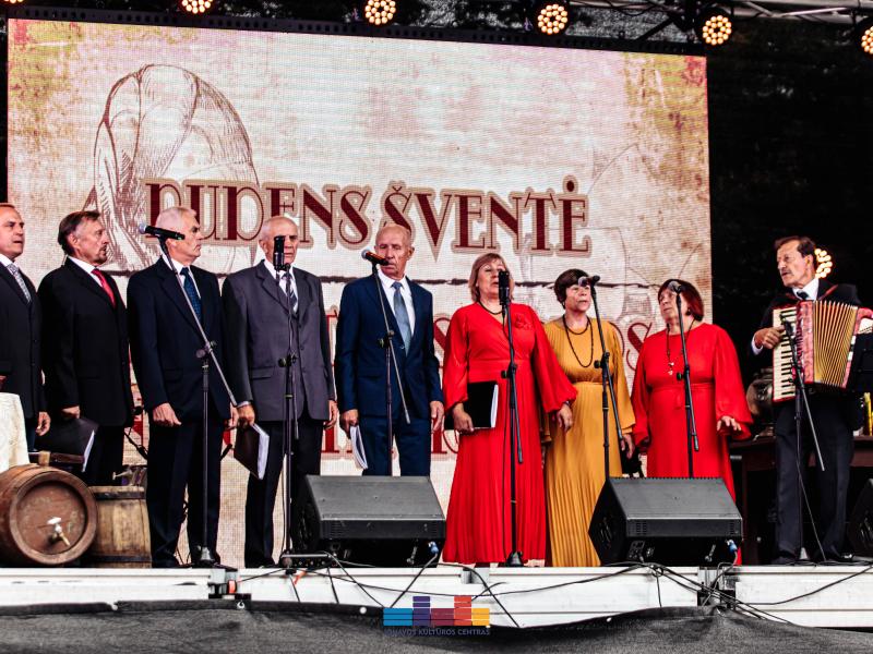  „Rudens šventė. MERGAUTINĖS GODOS JONAVOS TRAKTIERIUJE“