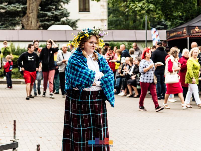  „Rudens šventė. MERGAUTINĖS GODOS JONAVOS TRAKTIERIUJE“