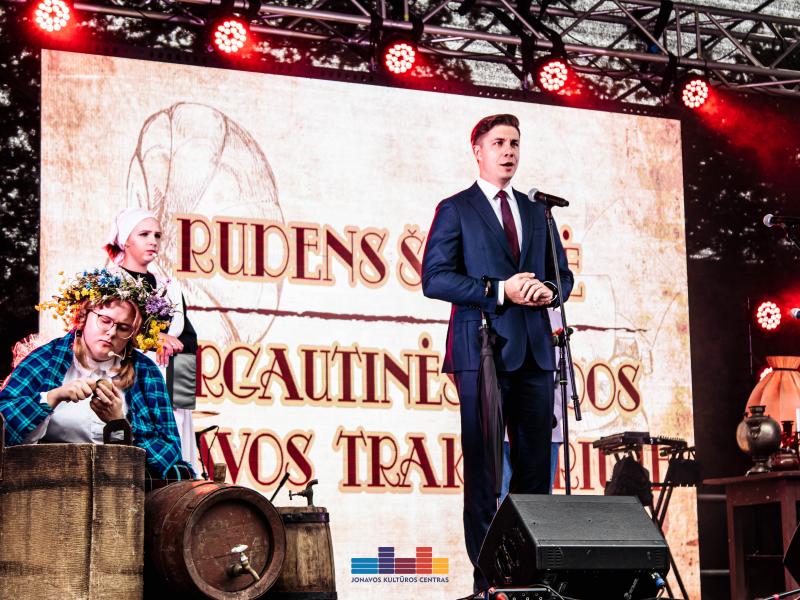  „Rudens šventė. MERGAUTINĖS GODOS JONAVOS TRAKTIERIUJE“