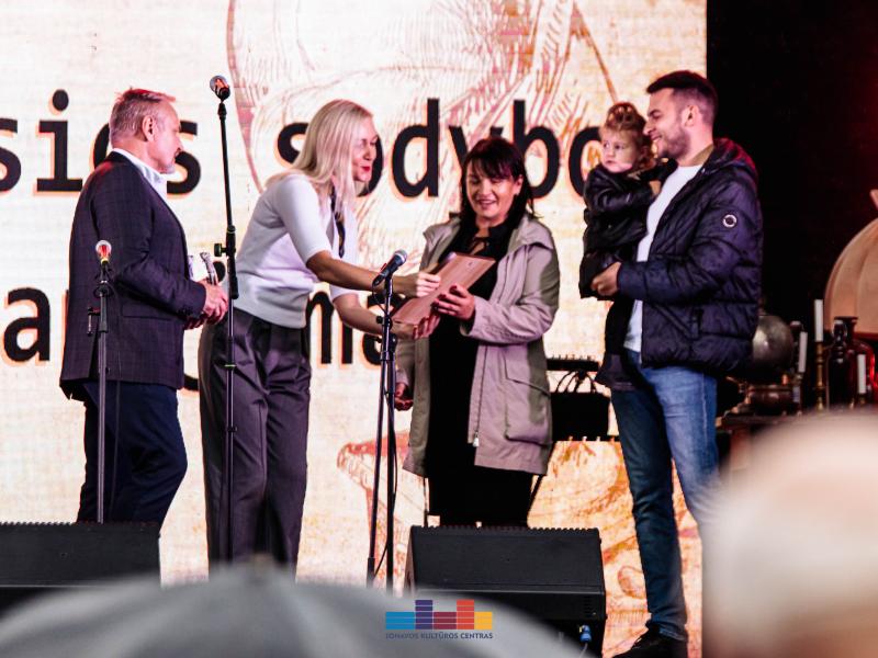  „Rudens šventė. MERGAUTINĖS GODOS JONAVOS TRAKTIERIUJE“