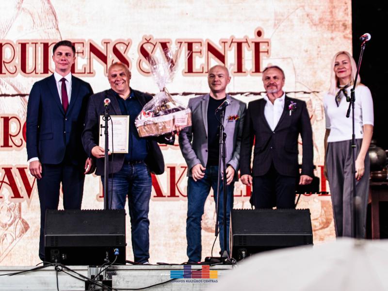  „Rudens šventė. MERGAUTINĖS GODOS JONAVOS TRAKTIERIUJE“