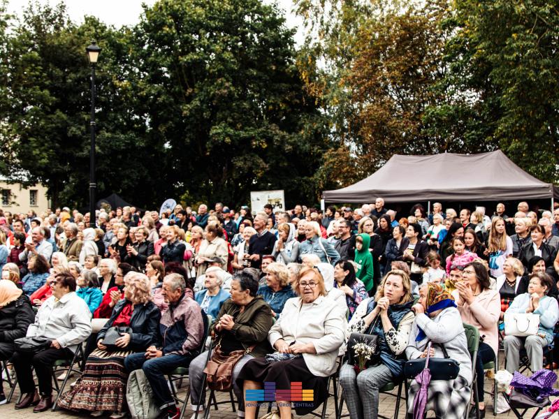  „Rudens šventė. MERGAUTINĖS GODOS JONAVOS TRAKTIERIUJE“