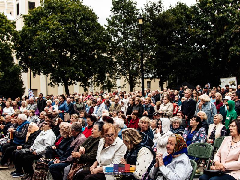  „Rudens šventė. MERGAUTINĖS GODOS JONAVOS TRAKTIERIUJE“